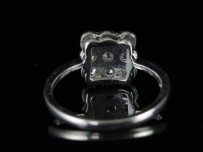 STUNNING SQUARE ART-DECO DIAMOND CLUSTER RING IN PLATINUM