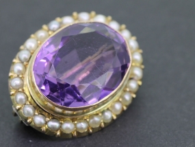 EXQUISITE ANTIQUE 9 CARAT GOLD AMETHYST AND SEED PEARL BROOCH
