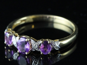  PRETTY AMETHYST AND DIAMOND THREE STONE 9 CARAT GOLD RING