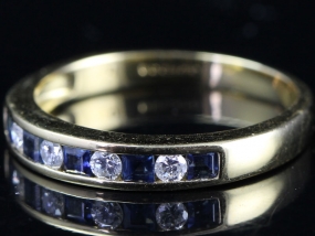 STRIKING DIAMOND AND SAPPHIRE 18 CARAT GOLD HALF ETERNITY RING