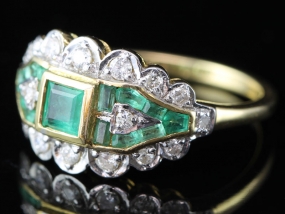 STUNNING ART DECO INSPIRED EMERALD AND DIAMOND PAVE SET 18 CARAT GOLD RING