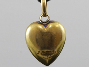 PRETTY EDWARDIAN GOLD HEART 15 CARAT GOLD PENDANT