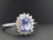  STUNNING SAPPHIRE AND DIAMOND 18 CARAT GOLD CLUSTER RING 