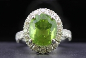 BEAUTIFUL PERIDOT AND DIAMOND 14 CARAT GOLD RING