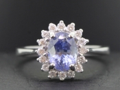  STUNNING SAPPHIRE AND DIAMOND 18 CARAT GOLD CLUSTER RING 