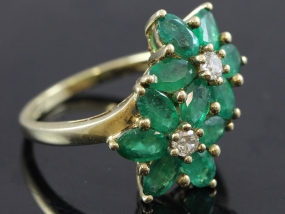 GLORIOUS EMERALD AND DIAMOND 9 CARAT GOLD RING		