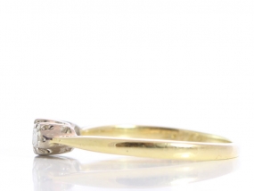  PRETTY THREE STONE DIAMOND 18 CARAT GOLD TRILOGY RING