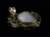 STUNNING ART NOUVEAU NATURALLY COLOURED BLISTERED PEARL 15CT GOLD PENDANT