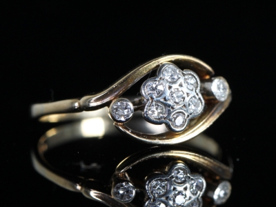Art Deco Diamond 18ct Gold Daisy Crossover Ring