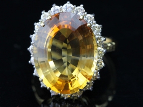 GORGEOUS 7 CARAT CITRINE AND DIAMOND CLUSTER 18 CARAT GOLD 1970s COCKTAIL/DRESS RING