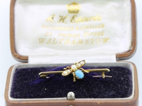 LOVELY EDWARDIAN TURQUOISE AND PEARL 15 CARAT GOLD INSECT BROOCH
