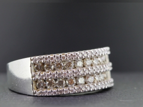 WONDERFUL 18 CARAT GOLD FIVE ROW DIAMOND BAND