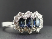 STUNNING SAPPHIRE AND DIAMOND 18 CARAT GOLD RING