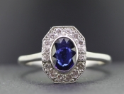  EXQUISITE SAPPHIRE AND DIAMOND PLATINUM CLUSTER RING