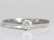 BEAUTIFUL BRILLIANT CUT SOLITAIRE DIAMOND PLATINUM RING