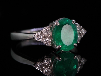 Vintage Trefoil 2ct Colombian Emerald Platinum Ring