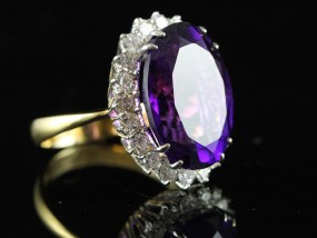 MAGNIFICIENT AMETHYST AND DIAMOND 18 CARAT GOLD CLUSTER RING