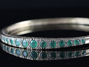 WONDERFUL EMERALD AND DIAMOND BANGLE HANDCRAFTED IN 9 CARAT GOLD