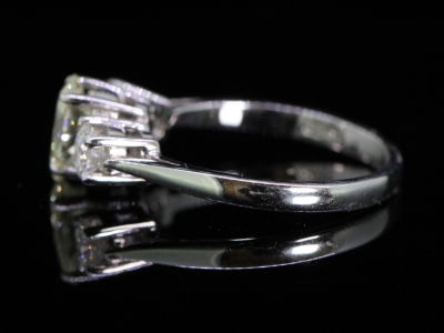 Stunning Fancy Diamond Trilogy 18ct Gold Ring