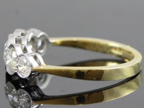 STUNNING FIVE STONE DIAMOND 18 CARAT GOLD RING