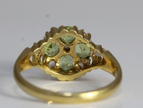 BEAUTIFUL PERIDOT AND DIAMOND 18 CARAT GOLD RING