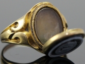 FABULOUS 18 CARAT GENTS  INTAGLIO SIGNET MOURNING RING