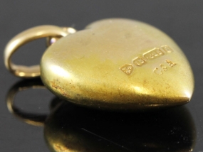 PRETTY EDWARDIAN GOLD HEART 15 CARAT GOLD PENDANT