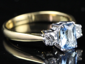  BEAUTIFUL RADIANT CUT AQUAMARINE AND DIAMOND TRILOGY RING