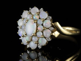 STUNNING 21 STONE FIERY OPAL AND DIAMOND CLUSTER RING IN 9 CARAT GOLD 