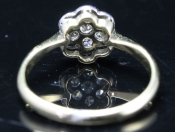  WONDERFUL VINTAGE DIAMOND DIASY CLUSTER 18 CARAT GOLD RING