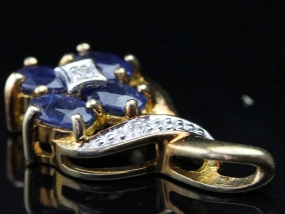 GLAMOUROUS SAPPHIRE AND DIAMOND 9 CARAT GOLD PENDANT