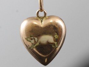 SWEET VICTORIAN ENAMEL PIG ROSE GOLD HEART CHARM