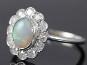 BEAUTIFUL OPAL AND DIAMOND PLATINUM CLUSTER RING