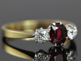 BEAUTIFUL RUBY AND DIAMOND TRILOGY 18 CARAT GOLD RING