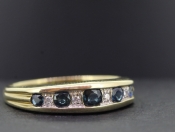 BEAUTIFUL 7 STONE SAPPHIRE AND DIAMOND 9 CARAT GOLD RING