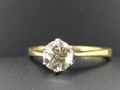 BEAUTIFUL DIAMOND 18 CARAT GOLD SOLITAIRE RING