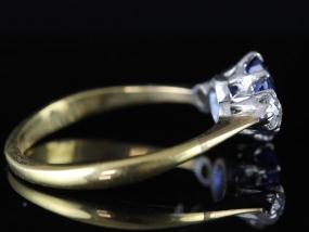 GORGEOUS CEYLON SAPPHIRE AND DIAMOND 18 CARAT GOLD TRILOGY RING