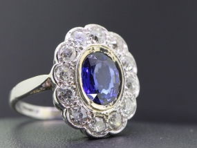 STUNNING SAPPHIRE AND DIAMOND PLATINUM CLUSTER RING