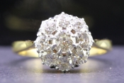  STUNNING VINTAGE DIAMOND DAISY PLATINUM AND 18 CARAT GOLD RING