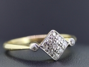 BEAUTIFUL DIAMOND ART DECO PLATINUM AND 18 CARAT GOLD RING