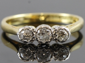 GRACEFUL EDWARDIAN TRILOGY DIAMOND 18 CARAT GOLD RING