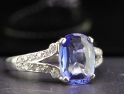  BEAUTIFUL SAPPHIRE AND DIAMOND 18 CARAT GOLD RING