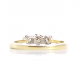  PRETTY THREE STONE DIAMOND 18 CARAT GOLD TRILOGY RING