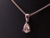 BEAUTIFUL PEAR SHAPED DIAMOND 18 CARAT WHITE GOLD PENDANT AND CHAIN