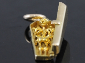 SUPERB COFFIN AND SKELETON 9 CARAT GOLD CHARM