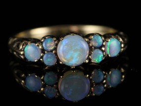 BEAUTIFUL  9 CARAT GOLD ANTIQUE OPAL RING