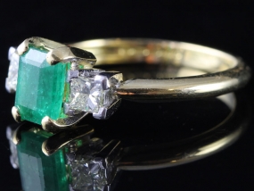 CLASSIC EMERALD CUT COLUMBIAN EMERALD AND DIAMOND TRILOGY 18 CARAT GOLD RING