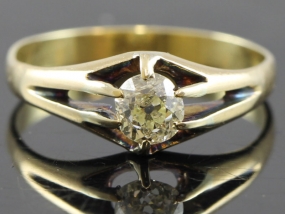  BEAUTIFUL DIAMOND SOLITAIRE 18 CARAT GOLD RING