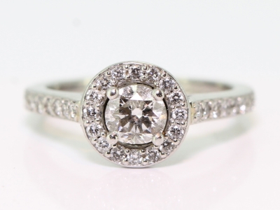 Beautiful Solitaire Diamond Halo Platinum Ring