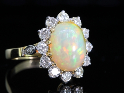 STUNNING OPAL AND DIAMOND 18 CARAT GOLD CLUSTER RING